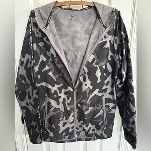 NIKE Gray Camo Running Windbreaker, Men sz Sm